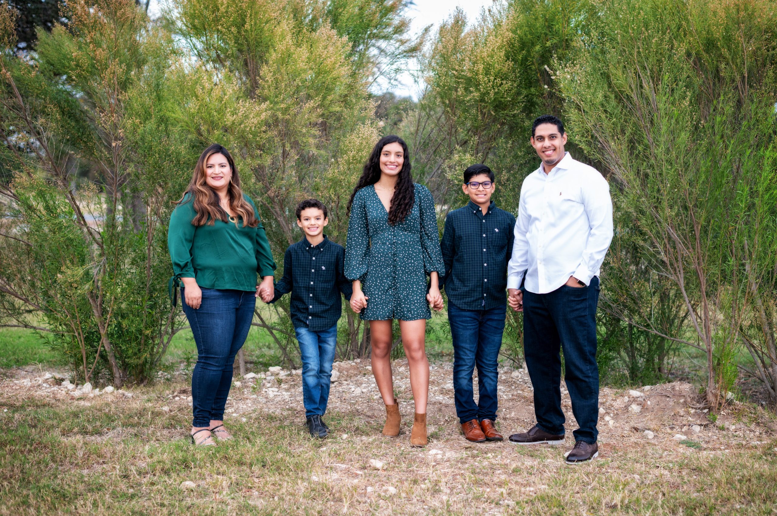 outdoor family session by tiona fuller photography, leander tx family photogrpapher