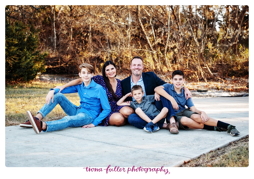 outdoor family portrait by tiona fuller photography, leander, tx